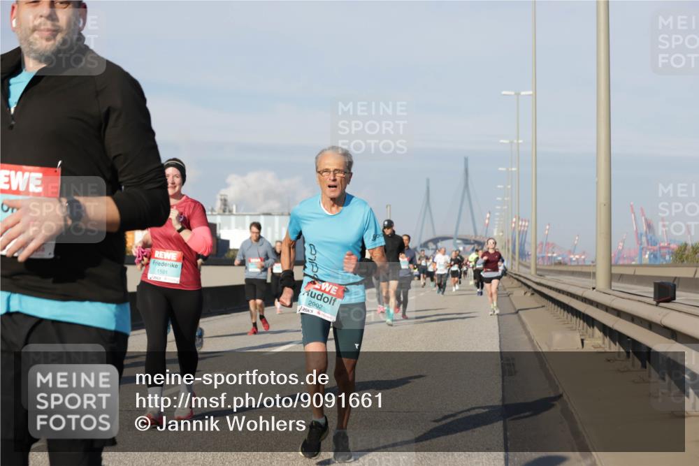03.10.2025 - Köhlbrandbrückenlauf Jannik Wohlers http://msf.ph/oto/9091661 03.10.2025 09:59:36 Position 3 1591, 2902 meine-sportfotos.de
