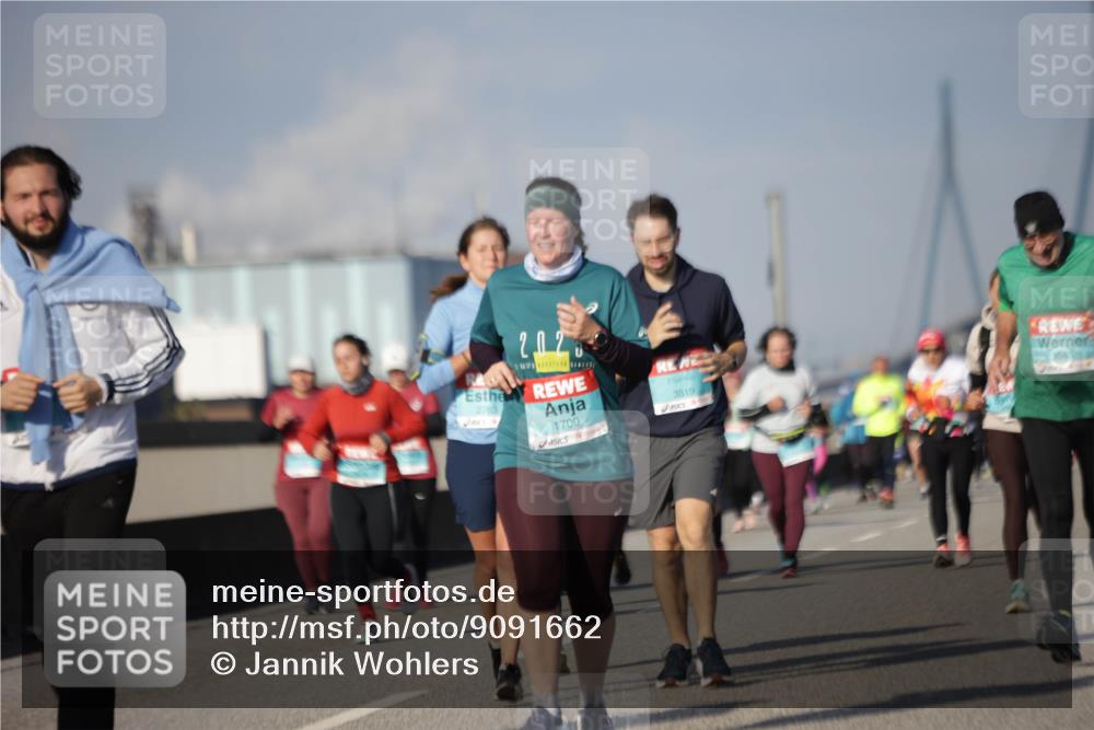 03.10.2025 - Köhlbrandbrückenlauf Jannik Wohlers http://msf.ph/oto/9091662 03.10.2025 10:11:15 Position 3 2, 02, 2763, 3819, 1700, 3045 meine-sportfotos.de