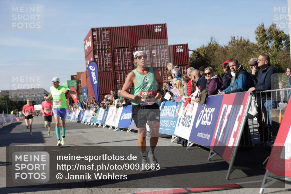 03.10.2025 - Köhlbrandbrückenlauf Jannik Wohlers http://msf.ph/oto/9091663 03.10.2025 12:54:00 Ziel 4030, 4088, 5710, 5947, 6002, 6200, 6817 meine-sportfotos.de