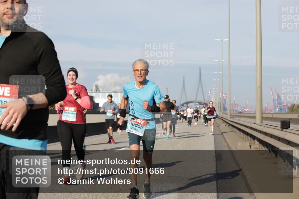 03.10.2025 - Köhlbrandbrückenlauf Jannik Wohlers http://msf.ph/oto/9091666 03.10.2025 09:59:36 Position 3 72, 1591, 2902 meine-sportfotos.de