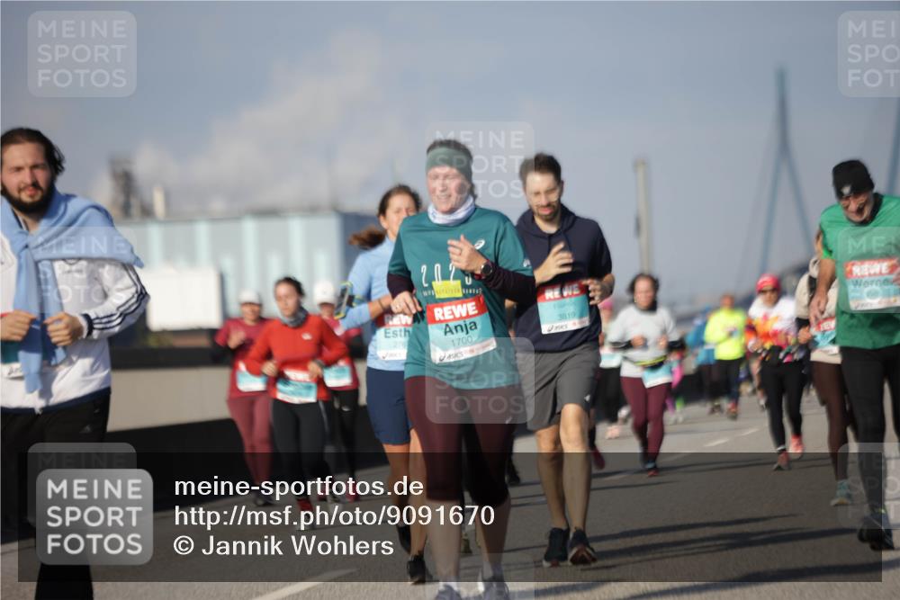 03.10.2025 - Köhlbrandbrückenlauf Jannik Wohlers http://msf.ph/oto/9091670 03.10.2025 10:11:15 Position 3 2025, 3819, 276, 1700, 3045 meine-sportfotos.de