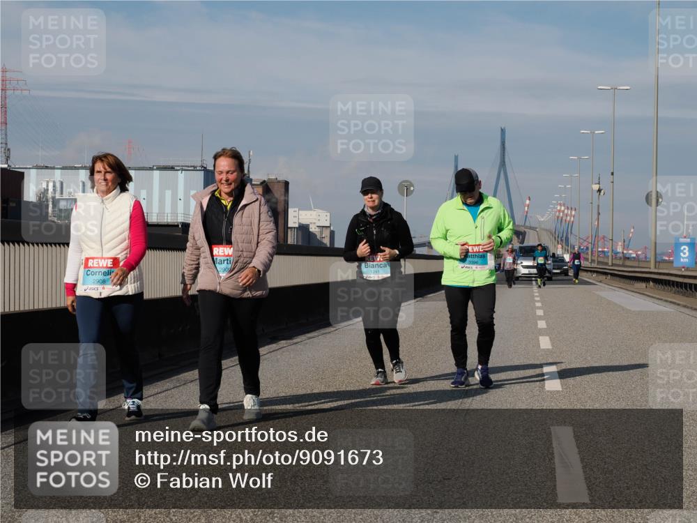 03.10.2025 - Köhlbrandbrückenlauf Fabian Wolf http://msf.ph/oto/9091673 03.10.2025 10:27:51 Position 3 290, 2908, 1241, 3396, 3 meine-sportfotos.de