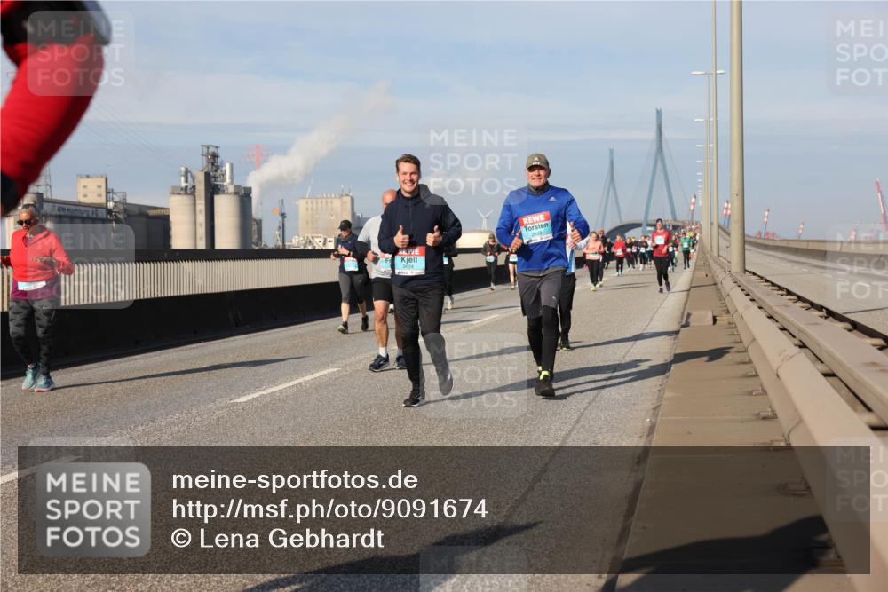 03.10.2025 - Köhlbrandbrückenlauf Lena Gebhardt http://msf.ph/oto/9091674 03.10.2025 10:08:02 Position 2 2624, 2633 meine-sportfotos.de