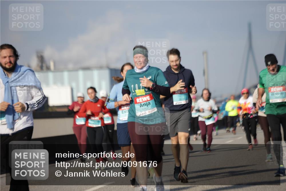 03.10.2025 - Köhlbrandbrückenlauf Jannik Wohlers http://msf.ph/oto/9091676 03.10.2025 10:11:15 Position 3 202, 1700, 3819 meine-sportfotos.de