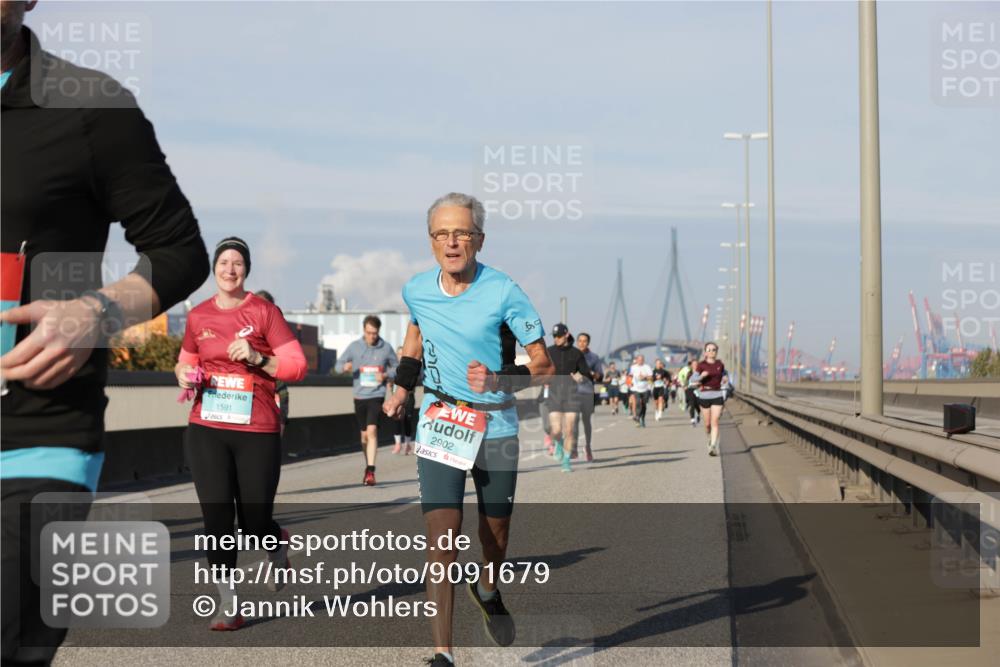 03.10.2025 - Köhlbrandbrückenlauf Jannik Wohlers http://msf.ph/oto/9091679 03.10.2025 09:59:36 Position 3 1591, 2902, 69 meine-sportfotos.de