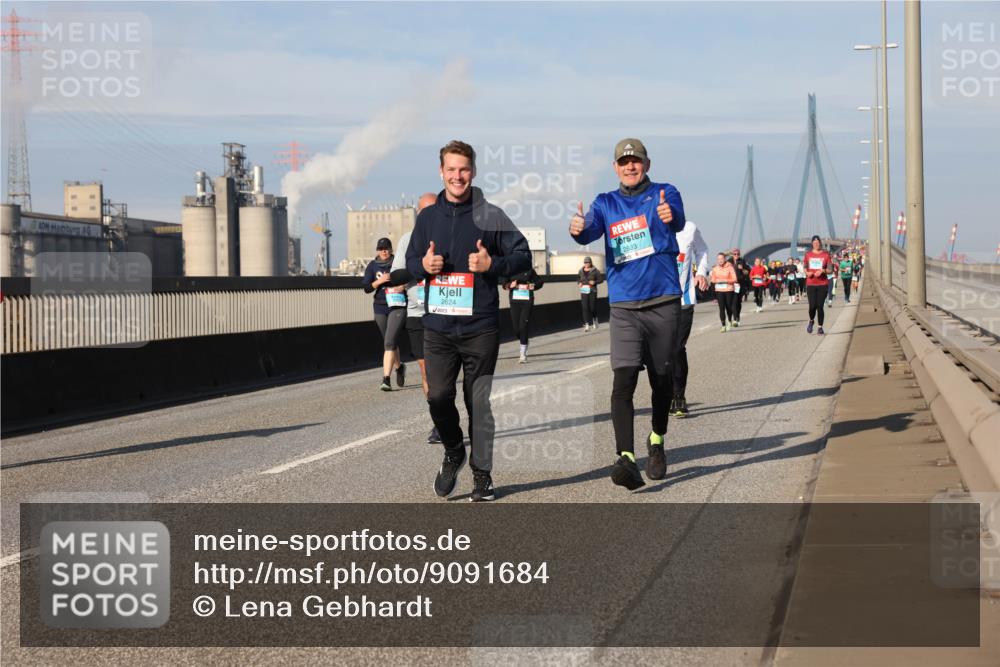 03.10.2025 - Köhlbrandbrückenlauf Lena Gebhardt http://msf.ph/oto/9091684 03.10.2025 10:08:03 Position 2 2633, 2624 meine-sportfotos.de