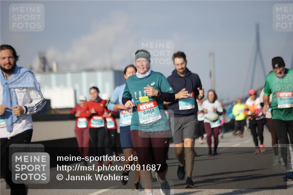 03.10.2025 - Köhlbrandbrückenlauf Jannik Wohlers http://msf.ph/oto/9091687 03.10.2025 10:11:15 Position 3 276, 1700, 3819, 3045 meine-sportfotos.de