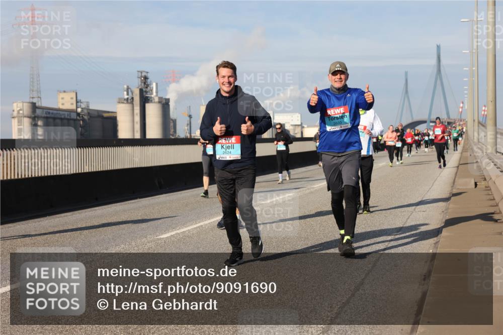 03.10.2025 - Köhlbrandbrückenlauf Lena Gebhardt http://msf.ph/oto/9091690 03.10.2025 10:08:03 Position 2 2624, 2633 meine-sportfotos.de