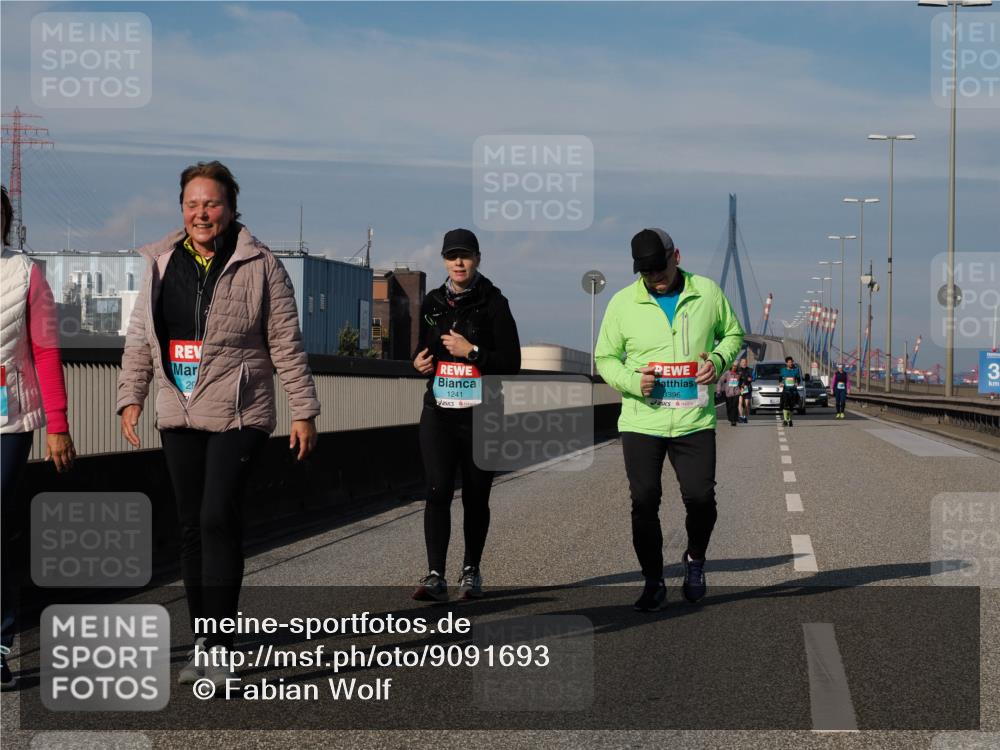 03.10.2025 - Köhlbrandbrückenlauf Fabian Wolf http://msf.ph/oto/9091693 03.10.2025 10:27:53 Position 3 29, 1241, 3396, 3 meine-sportfotos.de