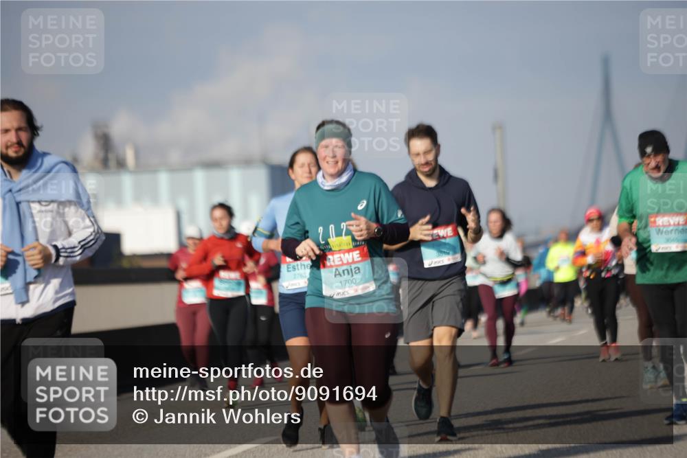 03.10.2025 - Köhlbrandbrückenlauf Jannik Wohlers http://msf.ph/oto/9091694 03.10.2025 10:11:15 Position 3 3045, 2763, 1700 meine-sportfotos.de