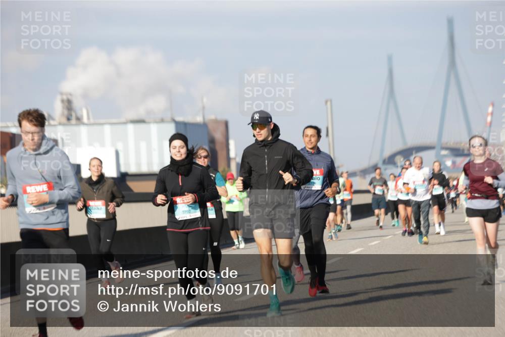 03.10.2025 - Köhlbrandbrückenlauf Jannik Wohlers http://msf.ph/oto/9091701 03.10.2025 09:59:38 Position 3 3792, 2719 meine-sportfotos.de