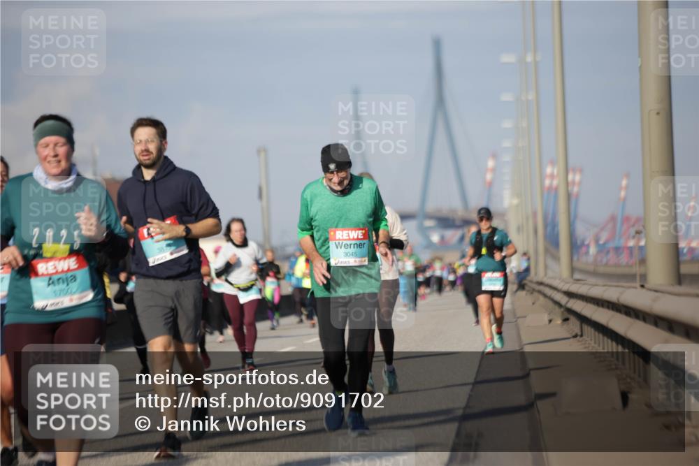 03.10.2025 - Köhlbrandbrückenlauf Jannik Wohlers http://msf.ph/oto/9091702 03.10.2025 10:11:16 Position 3 2025, 1700, 381, 3045 meine-sportfotos.de