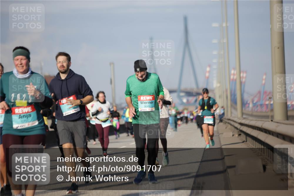 03.10.2025 - Köhlbrandbrückenlauf Jannik Wohlers http://msf.ph/oto/9091707 03.10.2025 10:11:16 Position 3 2025, 1700, 3815, 3045 meine-sportfotos.de