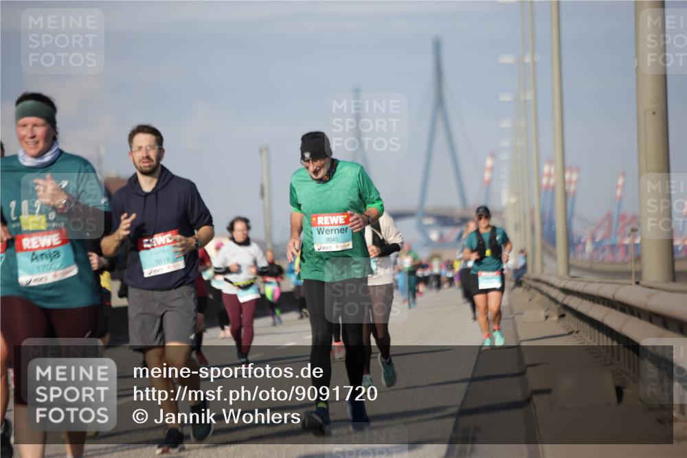 03.10.2025 - Köhlbrandbrückenlauf Jannik Wohlers http://msf.ph/oto/9091720 03.10.2025 10:11:16 Position 3 1700, 3819, 3045 meine-sportfotos.de