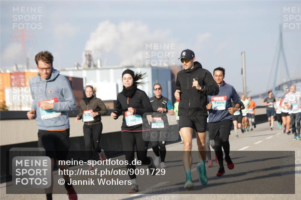 03.10.2025 - Köhlbrandbrückenlauf Jannik Wohlers http://msf.ph/oto/9091729 03.10.2025 09:59:39 Position 3 3792, 1481, 2719 meine-sportfotos.de