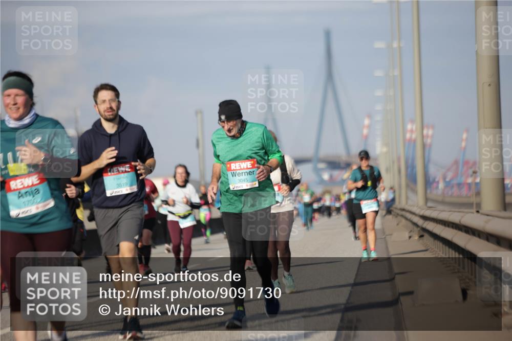 03.10.2025 - Köhlbrandbrückenlauf Jannik Wohlers http://msf.ph/oto/9091730 03.10.2025 10:11:16 Position 3 1700, 3819, 3045 meine-sportfotos.de