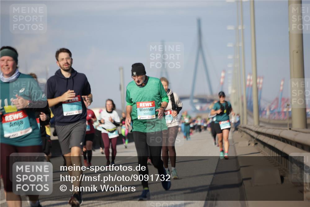 03.10.2025 - Köhlbrandbrückenlauf Jannik Wohlers http://msf.ph/oto/9091732 03.10.2025 10:11:16 Position 3 1700, 3819, 3045 meine-sportfotos.de