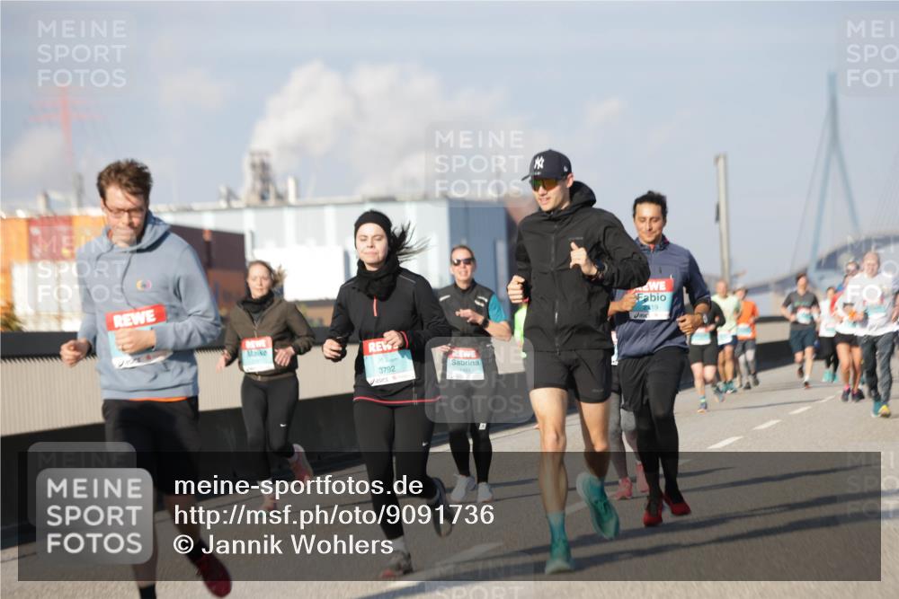 03.10.2025 - Köhlbrandbrückenlauf Jannik Wohlers http://msf.ph/oto/9091736 03.10.2025 09:59:39 Position 3 3792, 19 meine-sportfotos.de