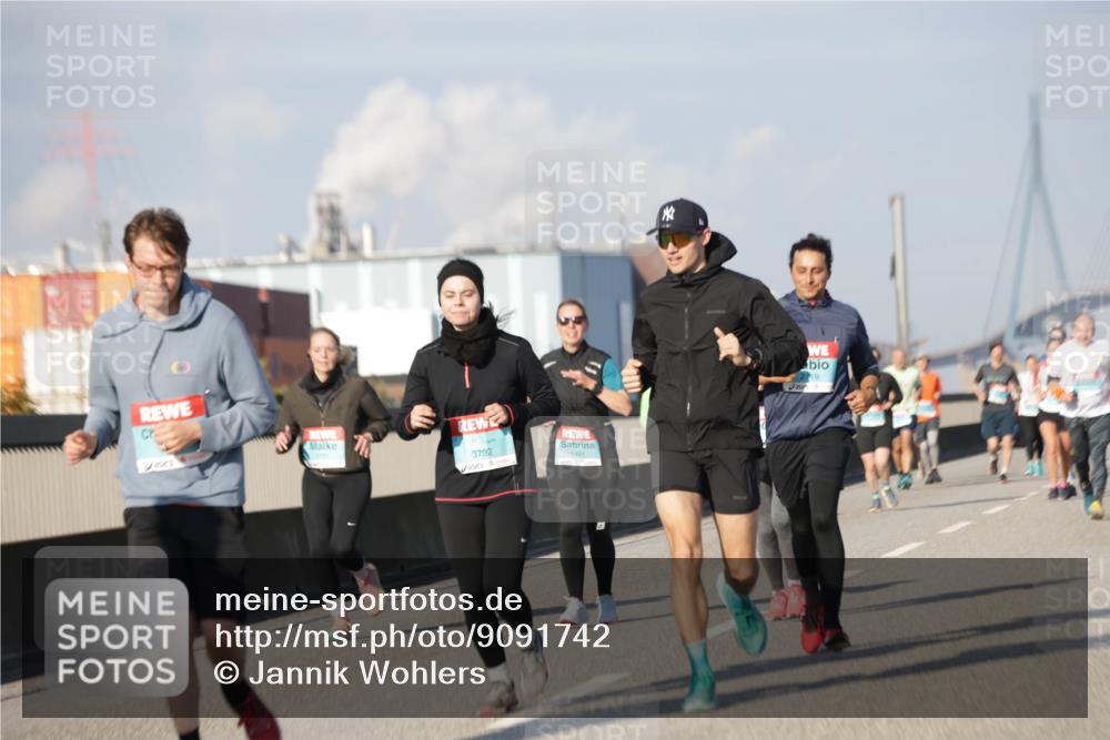 03.10.2025 - Köhlbrandbrückenlauf Jannik Wohlers http://msf.ph/oto/9091742 03.10.2025 09:59:39 Position 3 3792, 19 meine-sportfotos.de