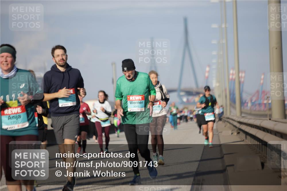 03.10.2025 - Köhlbrandbrückenlauf Jannik Wohlers http://msf.ph/oto/9091743 03.10.2025 10:11:17 Position 3 1700, 3045, 058 meine-sportfotos.de