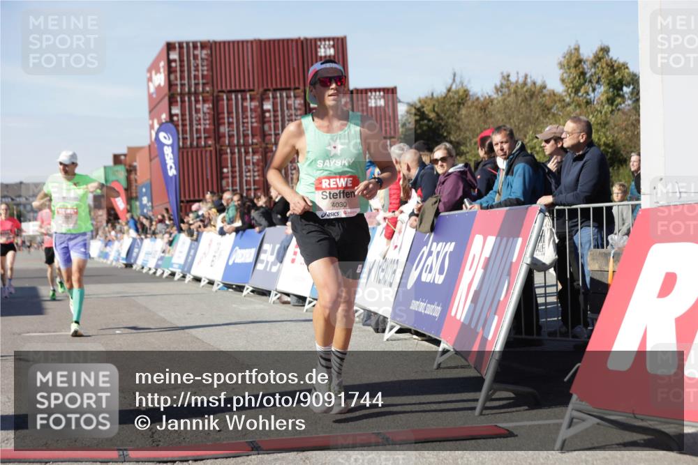03.10.2025 - Köhlbrandbrückenlauf Jannik Wohlers http://msf.ph/oto/9091744 03.10.2025 12:54:01 Ziel 4030, 4088, 5710, 5947, 6002, 6200, 6817 meine-sportfotos.de