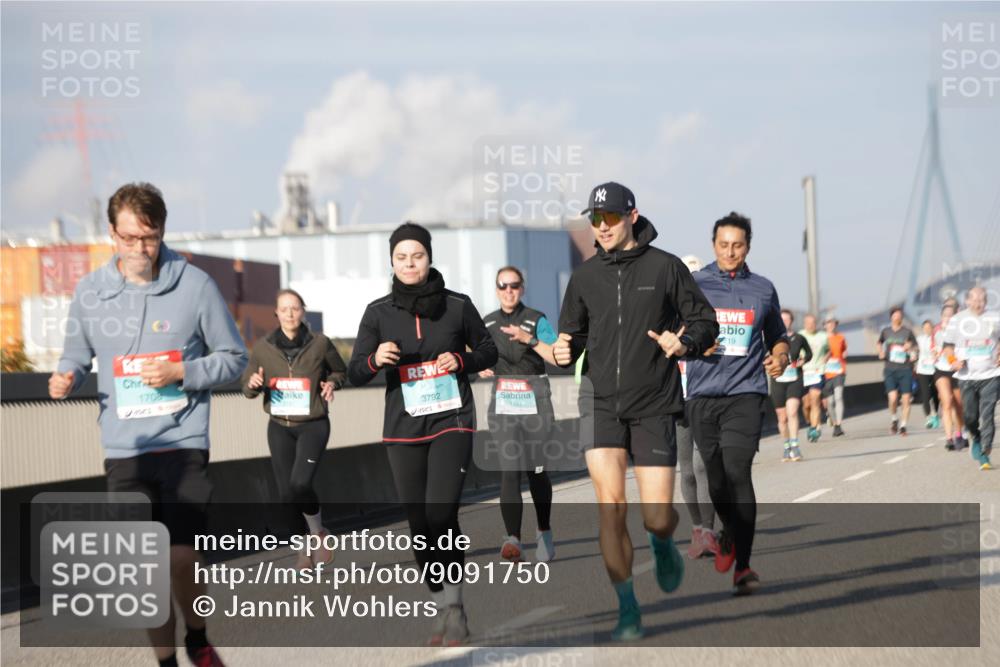 03.10.2025 - Köhlbrandbrückenlauf Jannik Wohlers http://msf.ph/oto/9091750 03.10.2025 09:59:39 Position 3 1708, 3792, 1481 meine-sportfotos.de