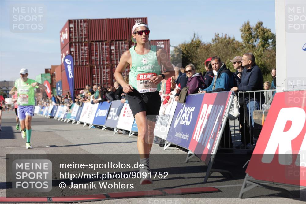 03.10.2025 - Köhlbrandbrückenlauf Jannik Wohlers http://msf.ph/oto/9091752 03.10.2025 12:54:01 Ziel 4030, 4088, 5710, 5947, 6002, 6200, 6817 meine-sportfotos.de