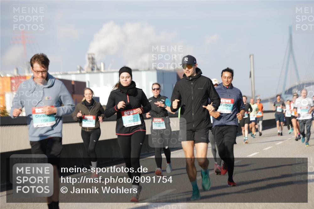 03.10.2025 - Köhlbrandbrückenlauf Jannik Wohlers http://msf.ph/oto/9091754 03.10.2025 09:59:39 Position 3 1708, 3792, 1481, 2719 meine-sportfotos.de