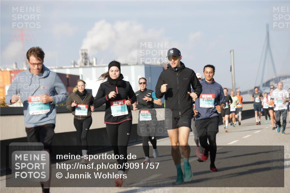 03.10.2025 - Köhlbrandbrückenlauf Jannik Wohlers http://msf.ph/oto/9091757 03.10.2025 09:59:39 Position 3 1708, 3792, 2719 meine-sportfotos.de