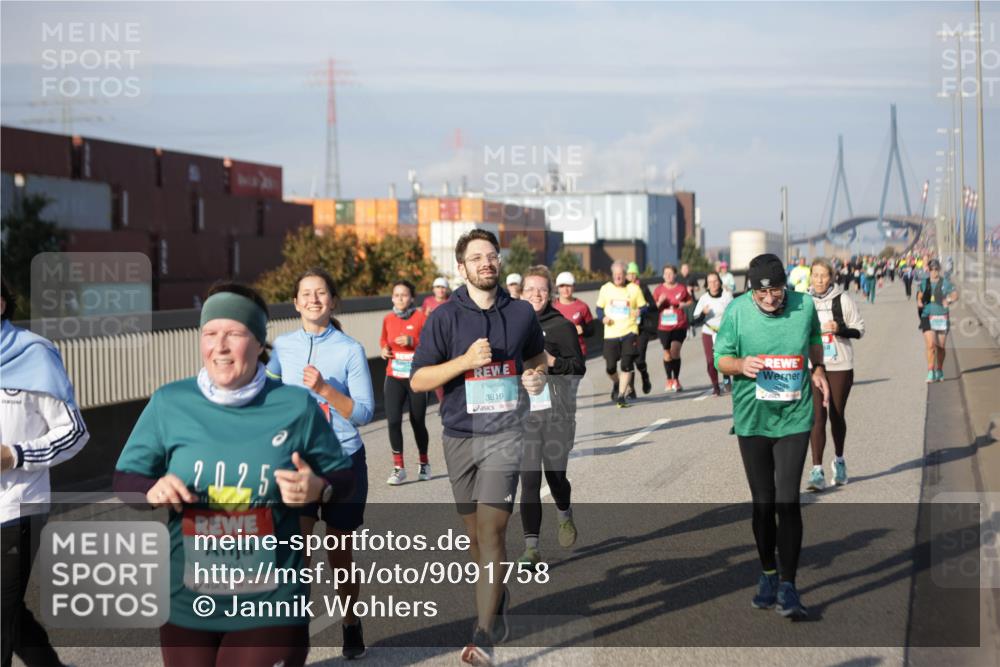 03.10.2025 - Köhlbrandbrückenlauf Jannik Wohlers http://msf.ph/oto/9091758 03.10.2025 10:11:20 Position 3 20, 1700, 3819 meine-sportfotos.de