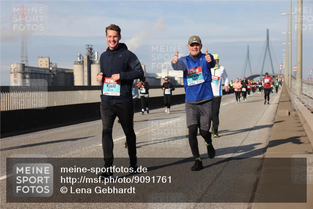 03.10.2025 - Köhlbrandbrückenlauf Lena Gebhardt http://msf.ph/oto/9091761 03.10.2025 10:08:03 Position 2 2624, 2633 meine-sportfotos.de