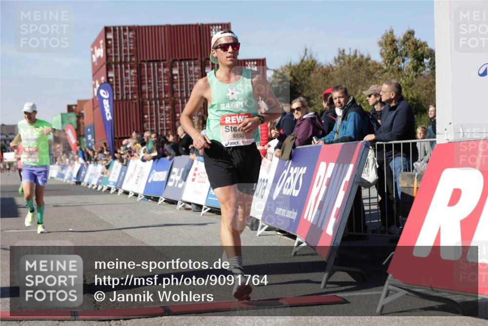 03.10.2025 - Köhlbrandbrückenlauf Jannik Wohlers http://msf.ph/oto/9091764 03.10.2025 12:54:01 Ziel 4030, 4088, 5710, 5947, 6002, 6200, 6817 meine-sportfotos.de