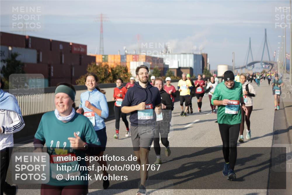 03.10.2025 - Köhlbrandbrückenlauf Jannik Wohlers http://msf.ph/oto/9091767 03.10.2025 10:11:20 Position 3 202, 1700, 3819 meine-sportfotos.de