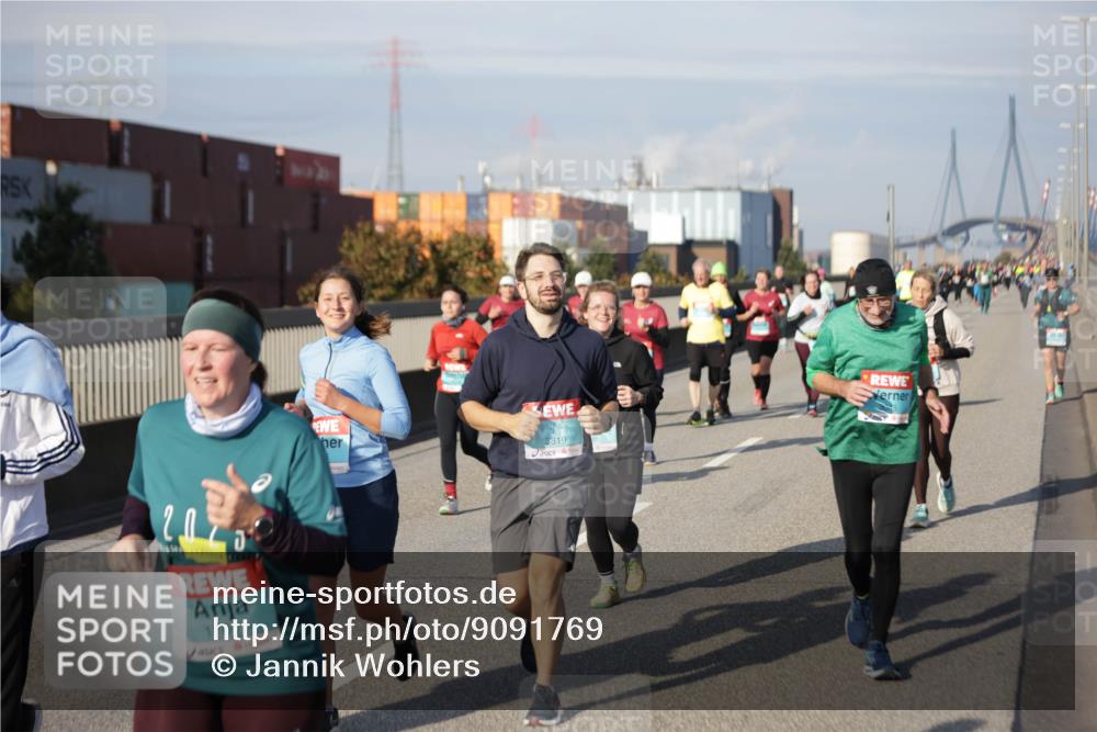 03.10.2025 - Köhlbrandbrückenlauf Jannik Wohlers http://msf.ph/oto/9091769 03.10.2025 10:11:20 Position 3 20, 1700, 3819 meine-sportfotos.de