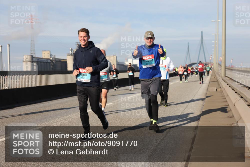 03.10.2025 - Köhlbrandbrückenlauf Lena Gebhardt http://msf.ph/oto/9091770 03.10.2025 10:08:03 Position 2 2633, 2624 meine-sportfotos.de