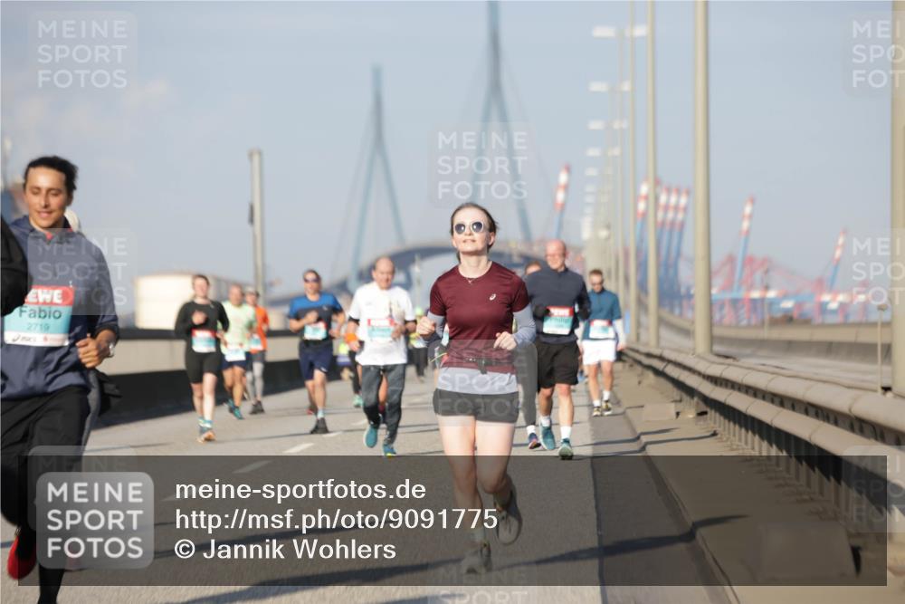 03.10.2025 - Köhlbrandbrückenlauf Jannik Wohlers http://msf.ph/oto/9091775 03.10.2025 09:59:40 Position 3 02, 2719 meine-sportfotos.de