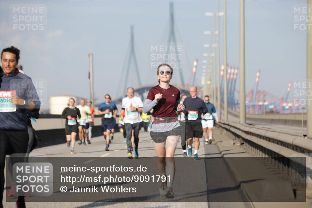 03.10.2025 - Köhlbrandbrückenlauf Jannik Wohlers http://msf.ph/oto/9091791 03.10.2025 09:59:40 Position 3 2719, 0 meine-sportfotos.de