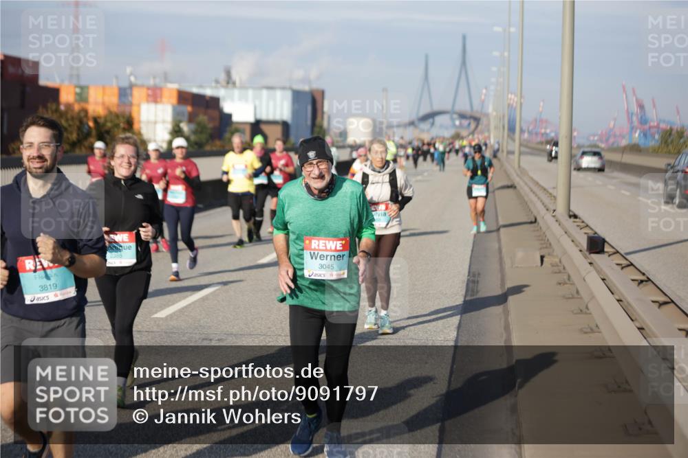 03.10.2025 - Köhlbrandbrückenlauf Jannik Wohlers http://msf.ph/oto/9091797 03.10.2025 10:11:21 Position 3 3819, 3045 meine-sportfotos.de