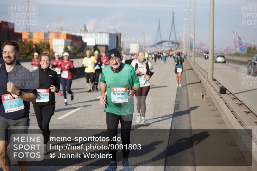 03.10.2025 - Köhlbrandbrückenlauf Jannik Wohlers http://msf.ph/oto/9091803 03.10.2025 10:11:21 Position 3 3819, 35, 3045 meine-sportfotos.de