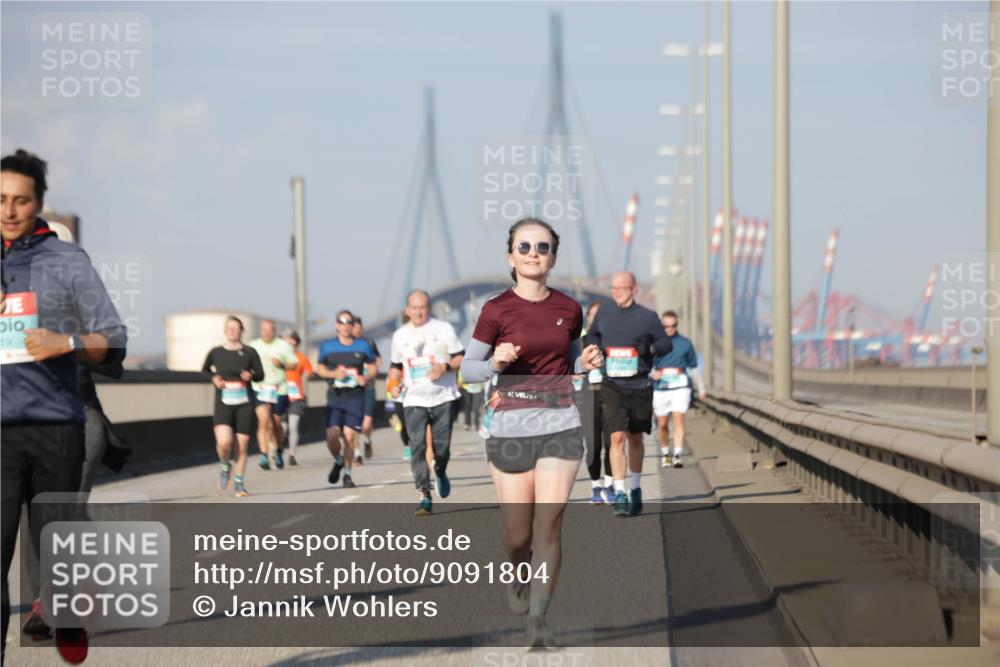 03.10.2025 - Köhlbrandbrückenlauf Jannik Wohlers http://msf.ph/oto/9091804 03.10.2025 09:59:40 Position 3 19 meine-sportfotos.de