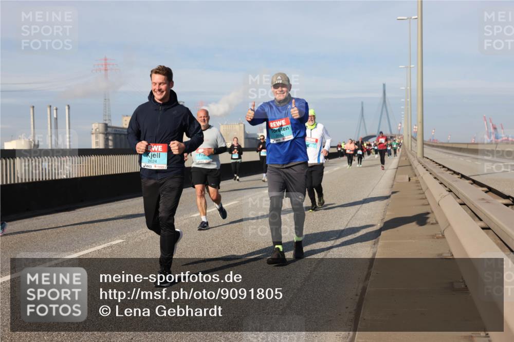 03.10.2025 - Köhlbrandbrückenlauf Lena Gebhardt http://msf.ph/oto/9091805 03.10.2025 10:08:04 Position 2 2624 meine-sportfotos.de