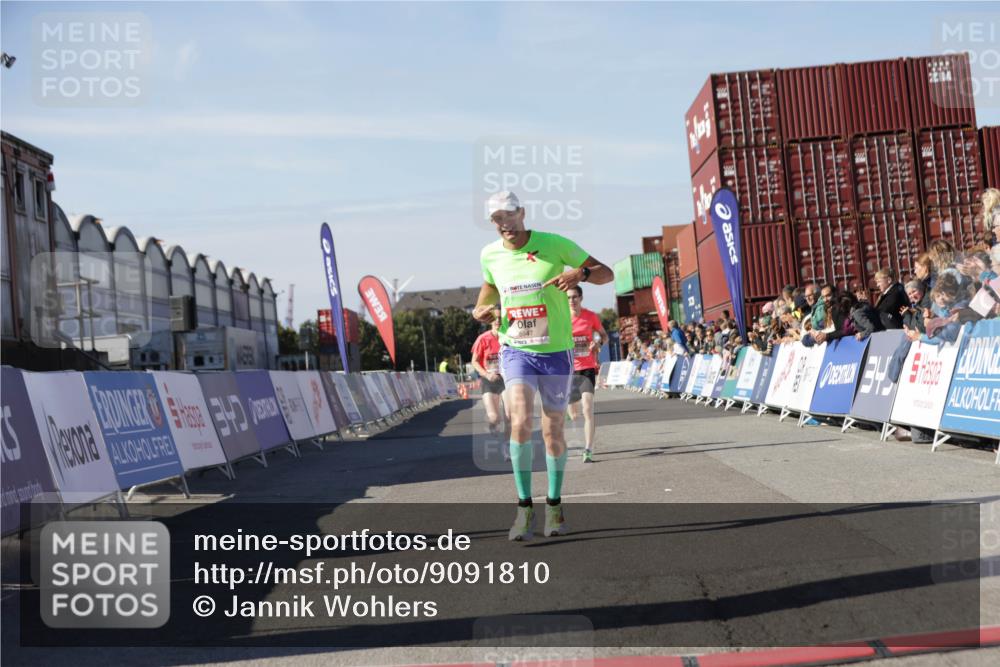 03.10.2025 - Köhlbrandbrückenlauf Jannik Wohlers http://msf.ph/oto/9091810 03.10.2025 12:54:02 Ziel 4030, 4088, 5710, 5947, 6002, 6200, 6817 meine-sportfotos.de