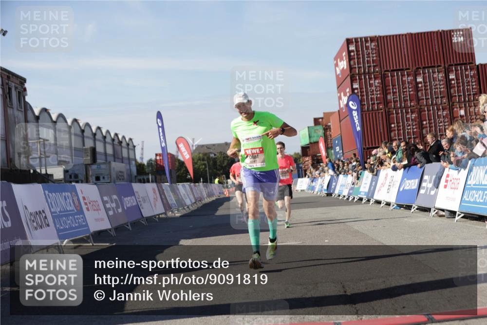 03.10.2025 - Köhlbrandbrückenlauf Jannik Wohlers http://msf.ph/oto/9091819 03.10.2025 12:54:02 Ziel 4030, 4088, 5710, 5947, 6002, 6200, 6817 meine-sportfotos.de