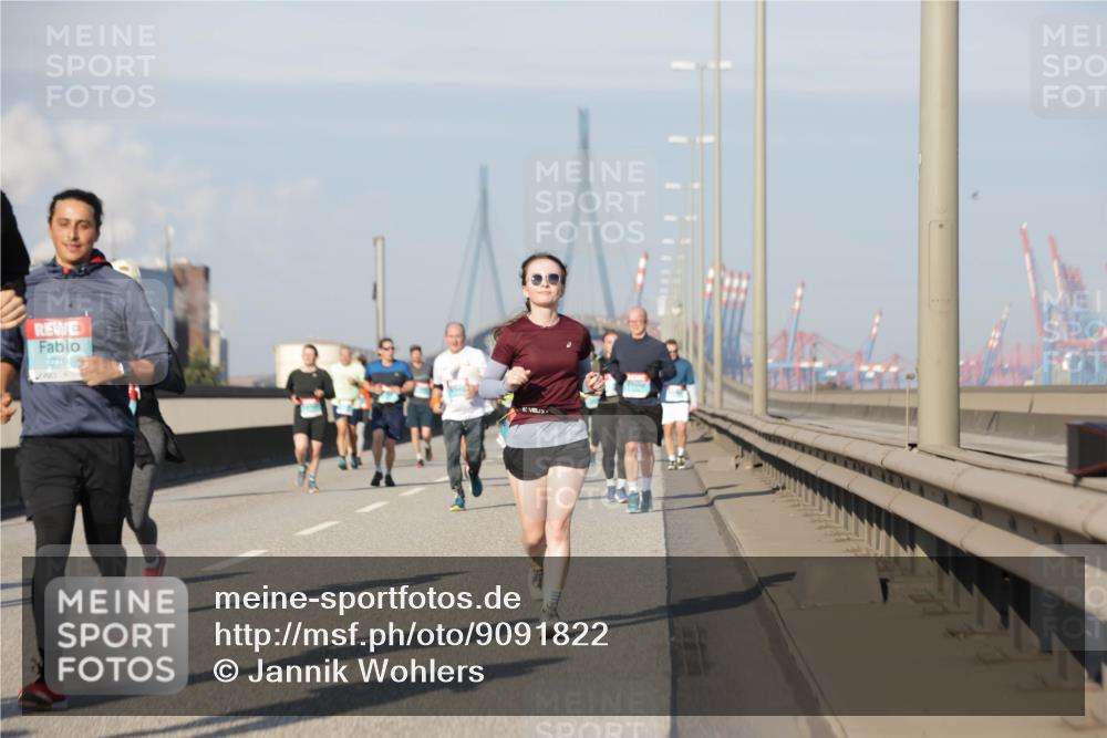 03.10.2025 - Köhlbrandbrückenlauf Jannik Wohlers http://msf.ph/oto/9091822 03.10.2025 09:59:41 Position 3 2719 meine-sportfotos.de