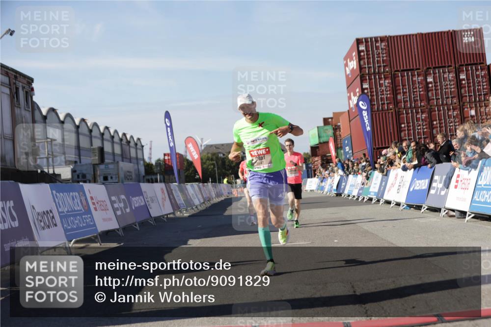 03.10.2025 - Köhlbrandbrückenlauf Jannik Wohlers http://msf.ph/oto/9091829 03.10.2025 12:54:02 Ziel 4030, 4088, 5710, 5947, 6002, 6200, 6817 meine-sportfotos.de
