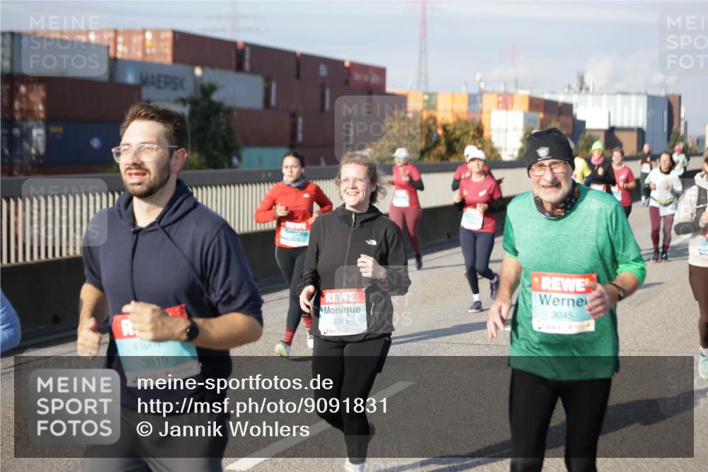 03.10.2025 - Köhlbrandbrückenlauf Jannik Wohlers http://msf.ph/oto/9091831 03.10.2025 10:11:22 Position 3 3819, 2385, 3045 meine-sportfotos.de