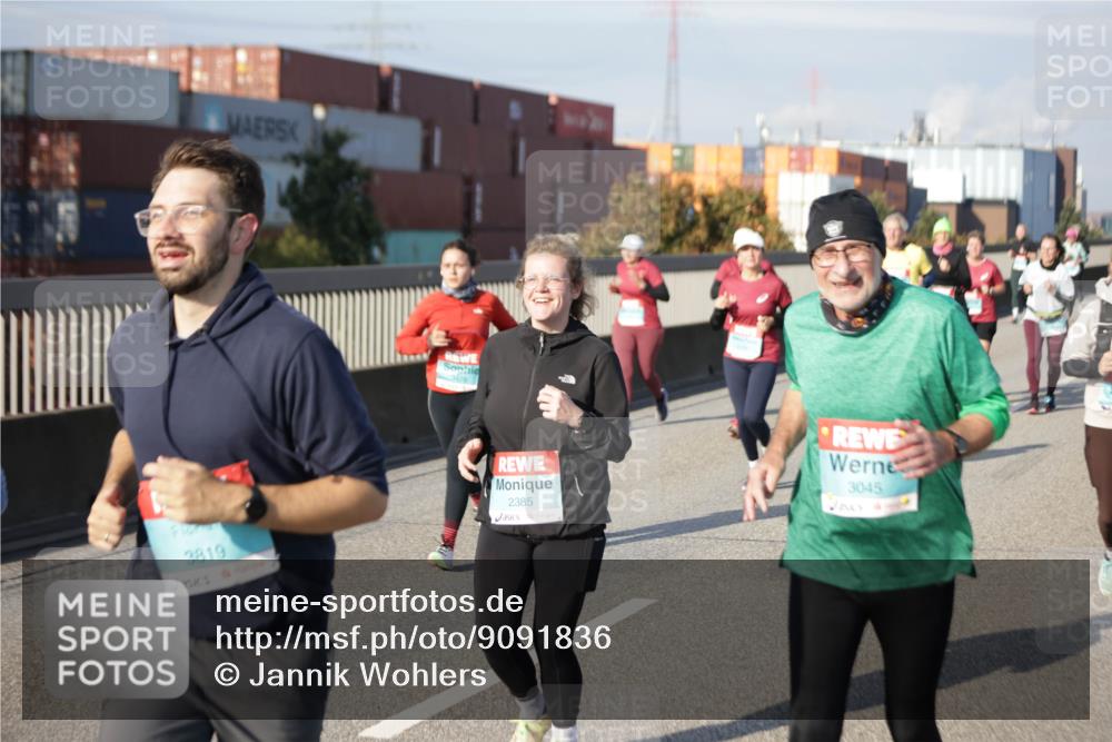 03.10.2025 - Köhlbrandbrückenlauf Jannik Wohlers http://msf.ph/oto/9091836 03.10.2025 10:11:22 Position 3 3819, 2385, 3045 meine-sportfotos.de