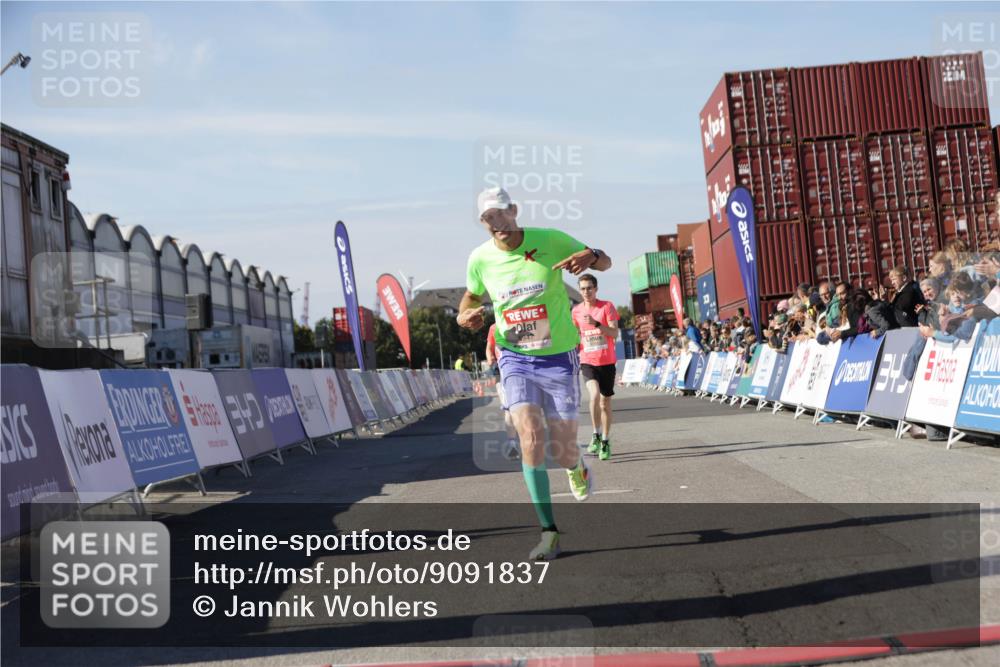 03.10.2025 - Köhlbrandbrückenlauf Jannik Wohlers http://msf.ph/oto/9091837 03.10.2025 12:54:02 Ziel 4030, 4088, 5710, 5947, 6002, 6200, 6817 meine-sportfotos.de