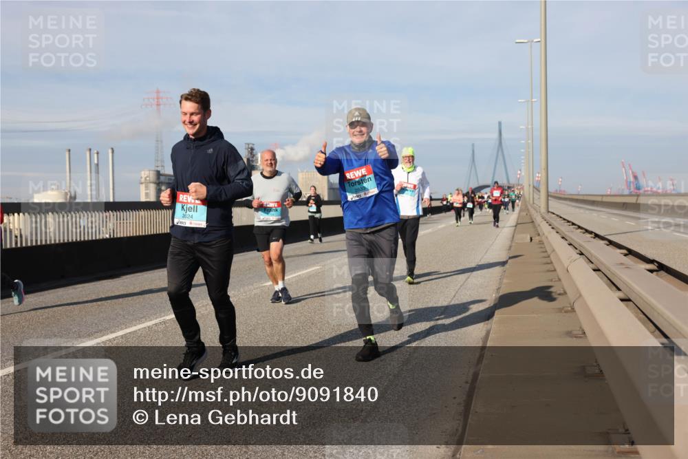 03.10.2025 - Köhlbrandbrückenlauf Lena Gebhardt http://msf.ph/oto/9091840 03.10.2025 10:08:04 Position 2 2624 meine-sportfotos.de