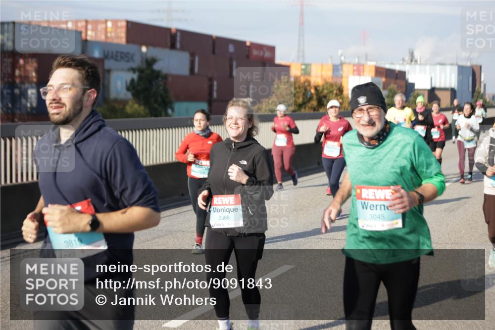 03.10.2025 - Köhlbrandbrückenlauf Jannik Wohlers http://msf.ph/oto/9091843 03.10.2025 10:11:22 Position 3 3819, 2385, 3045 meine-sportfotos.de